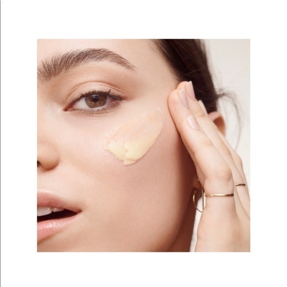 BOBBI BROWN
Vitamin Enriched Face Base Priming Moisturizer - Picture 3 of 3